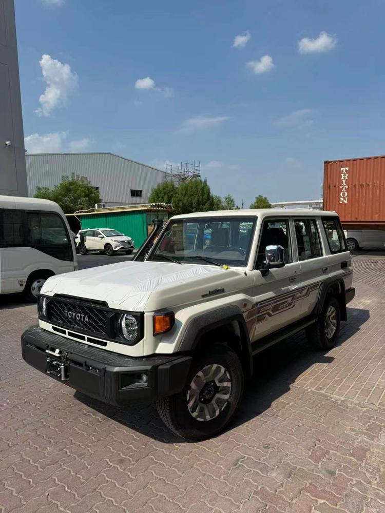 2024款丰田LC76 2.8T 柴油 自动