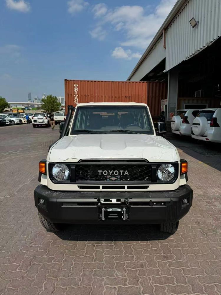 2024款丰田LC76 2.8T 柴油 自动