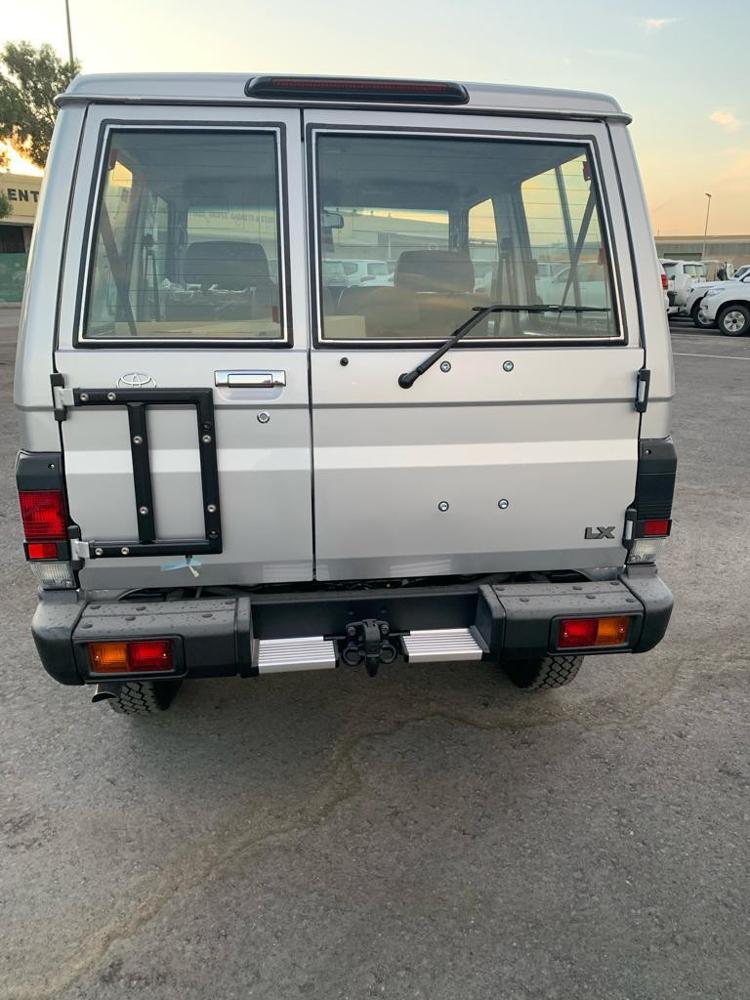 2024款丰田LC71 4.0l 汽油 自动挡