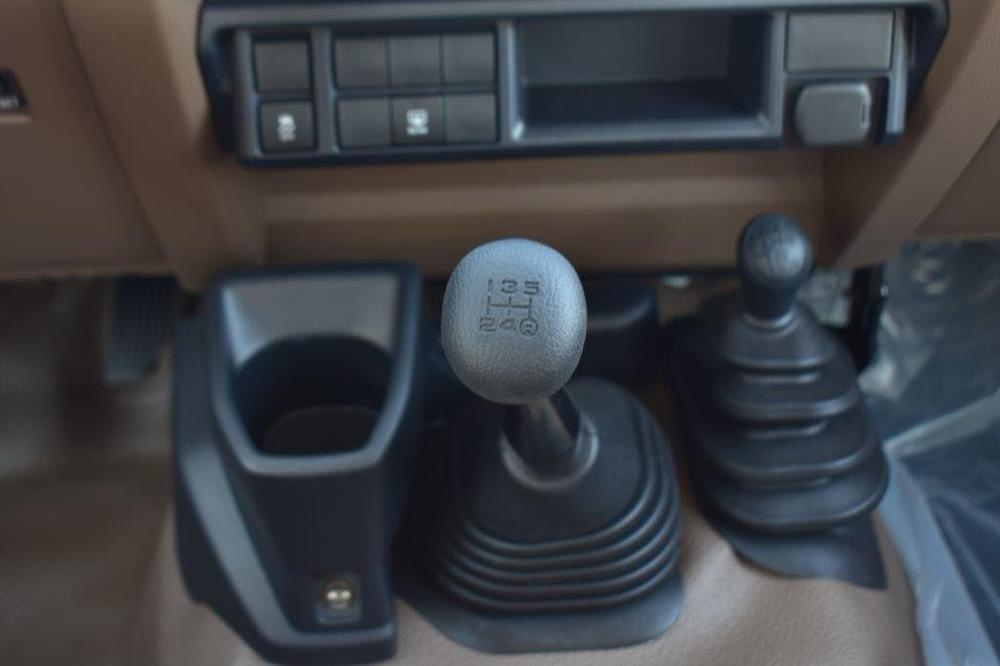 2024款丰田LC71 4.0l 汽油 手动