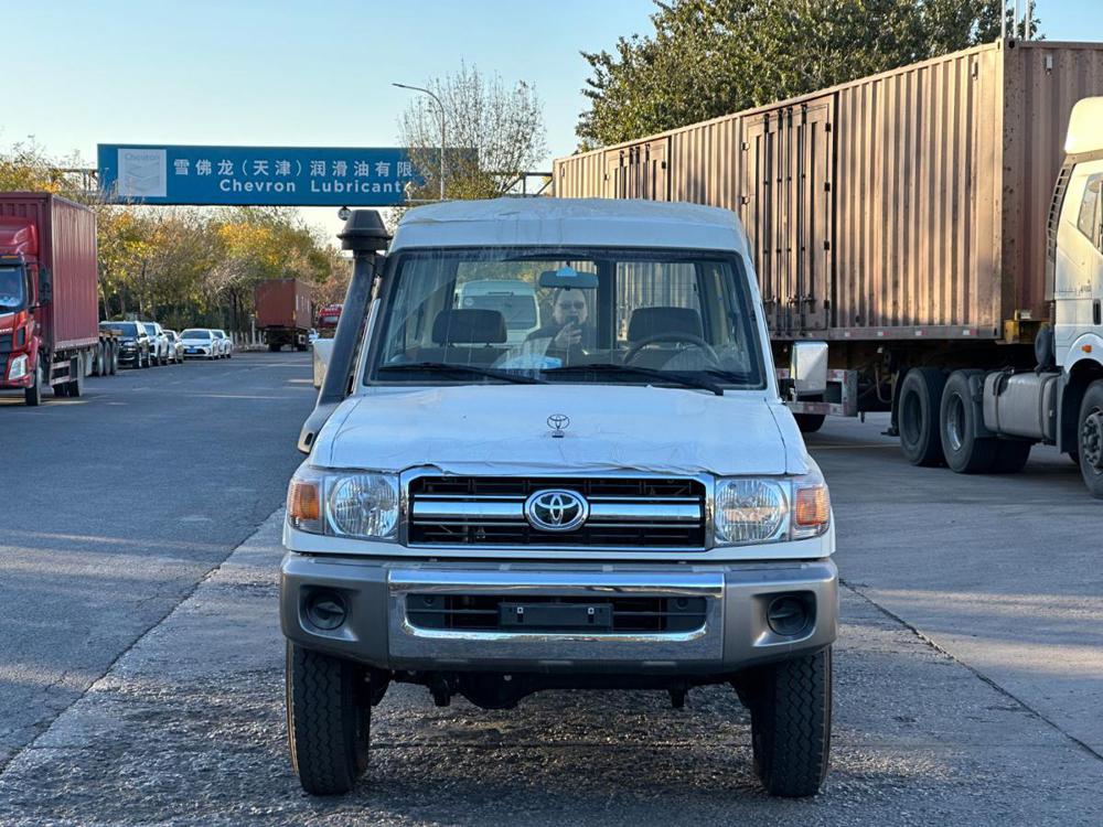 2023款丰田兰德酷路泽LC78 运兵车