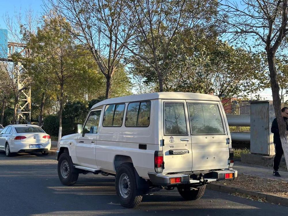 2023款丰田兰德酷路泽LC78 运兵车