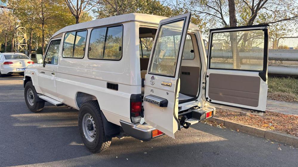 2023款丰田兰德酷路泽LC78 运兵车