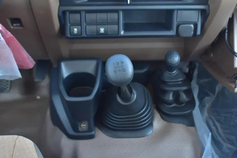 2024款丰田LC71 4.0l 汽油 自动挡