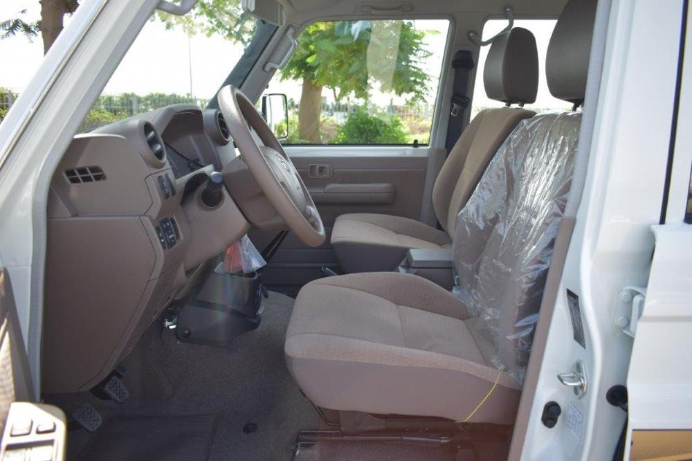 2023款丰田兰德酷路泽LC76 4.5t 白色