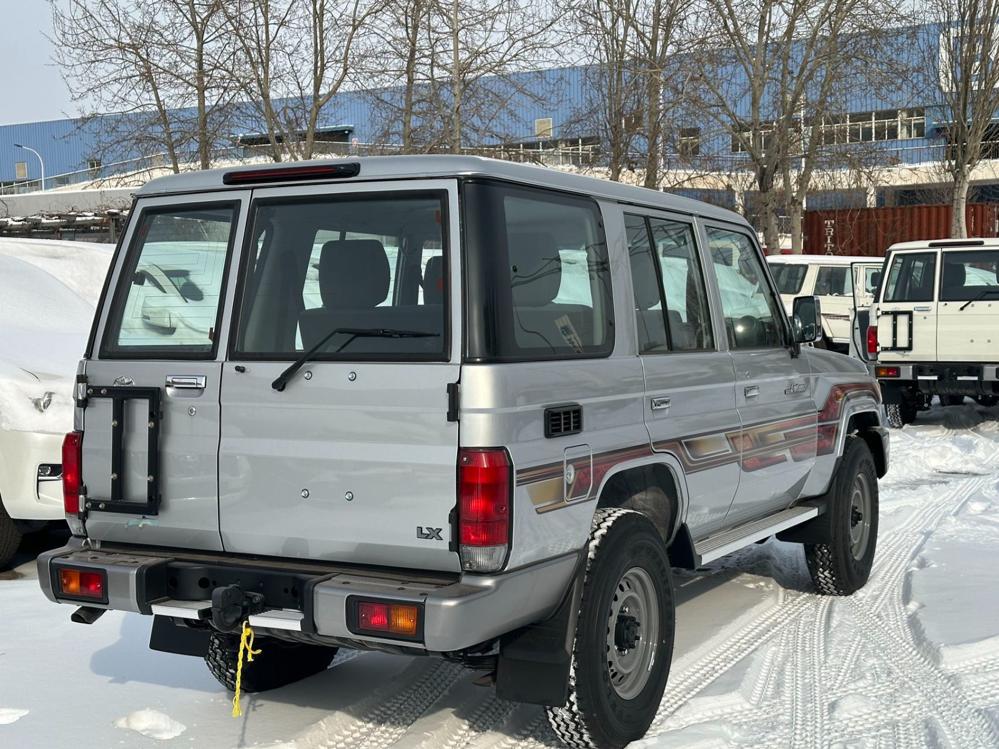 2023款丰田兰德酷路泽LC76