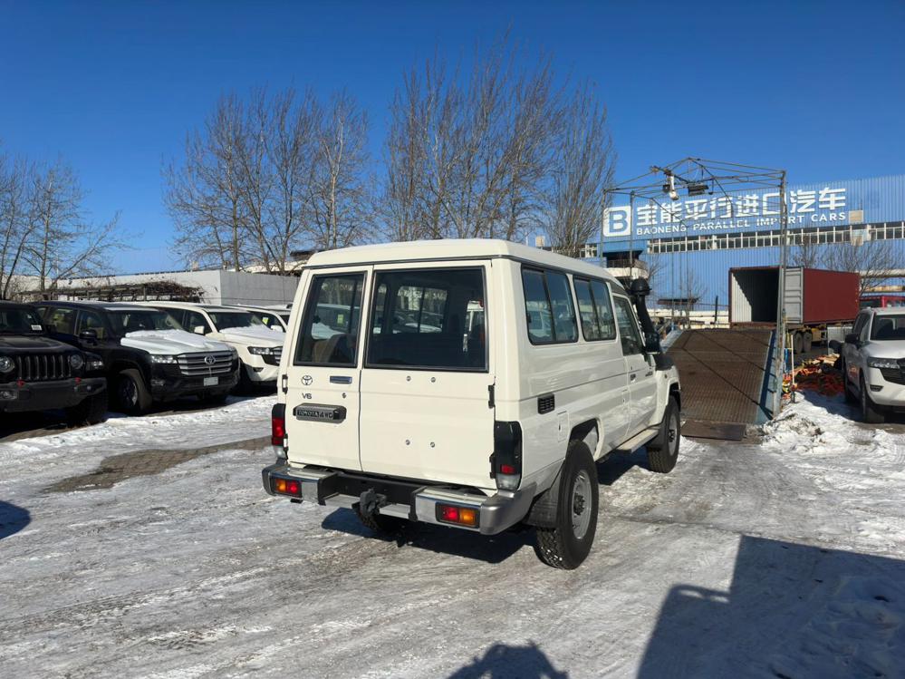 2023款丰田兰德酷路泽LC78 运兵车