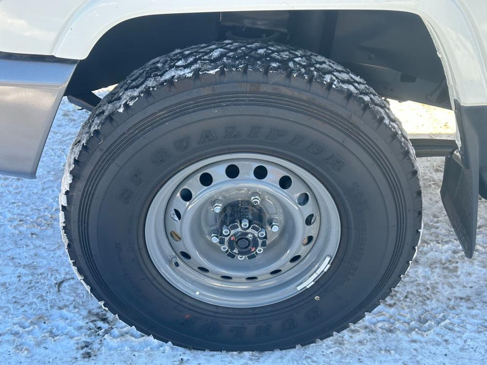 2023款丰田兰德酷路泽LC78 运兵车