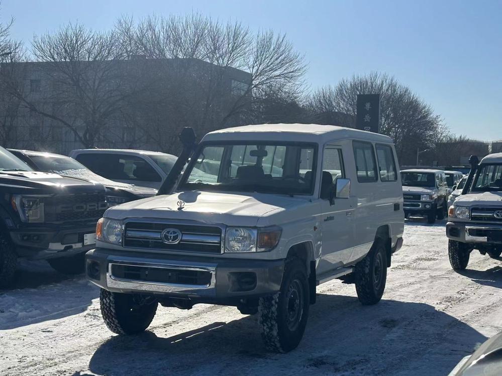 2023款丰田兰德酷路泽LC78 运兵车