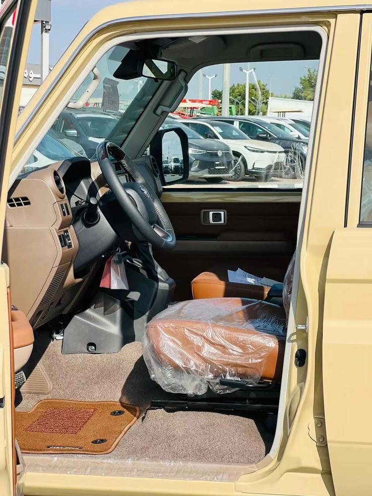 2024款丰田LC76 2.8T  柴油