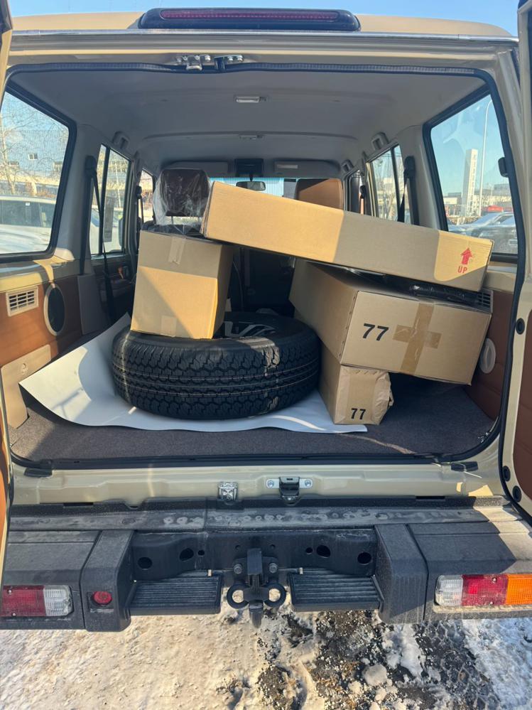 2024款丰田LC76 4.0L 自动