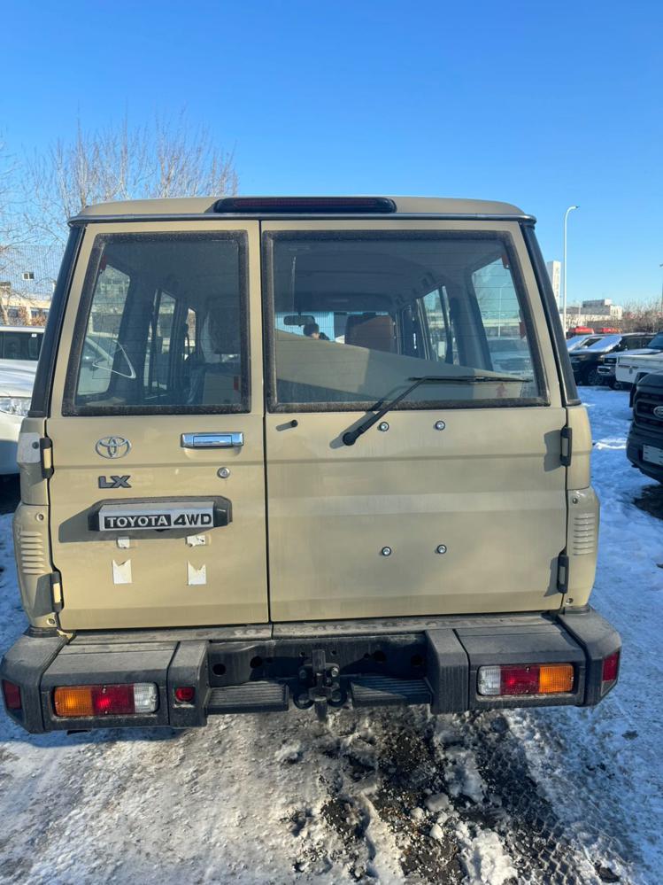 2024款丰田LC76 4.0L 自动