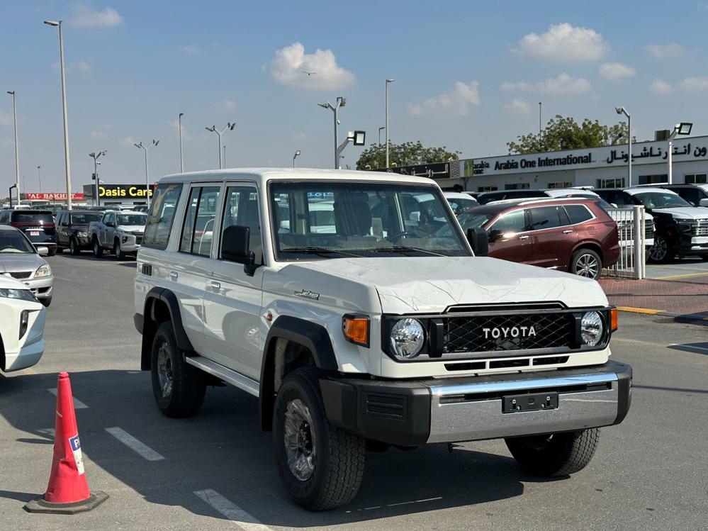 2024款丰田LC76 4.0L 自动