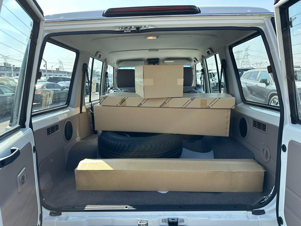 2024款丰田LC76 4.0L 自动