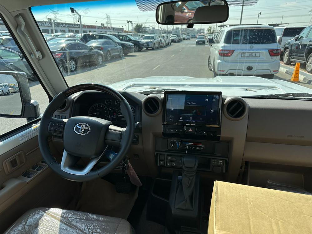 2024款丰田LC76 4.0L 自动