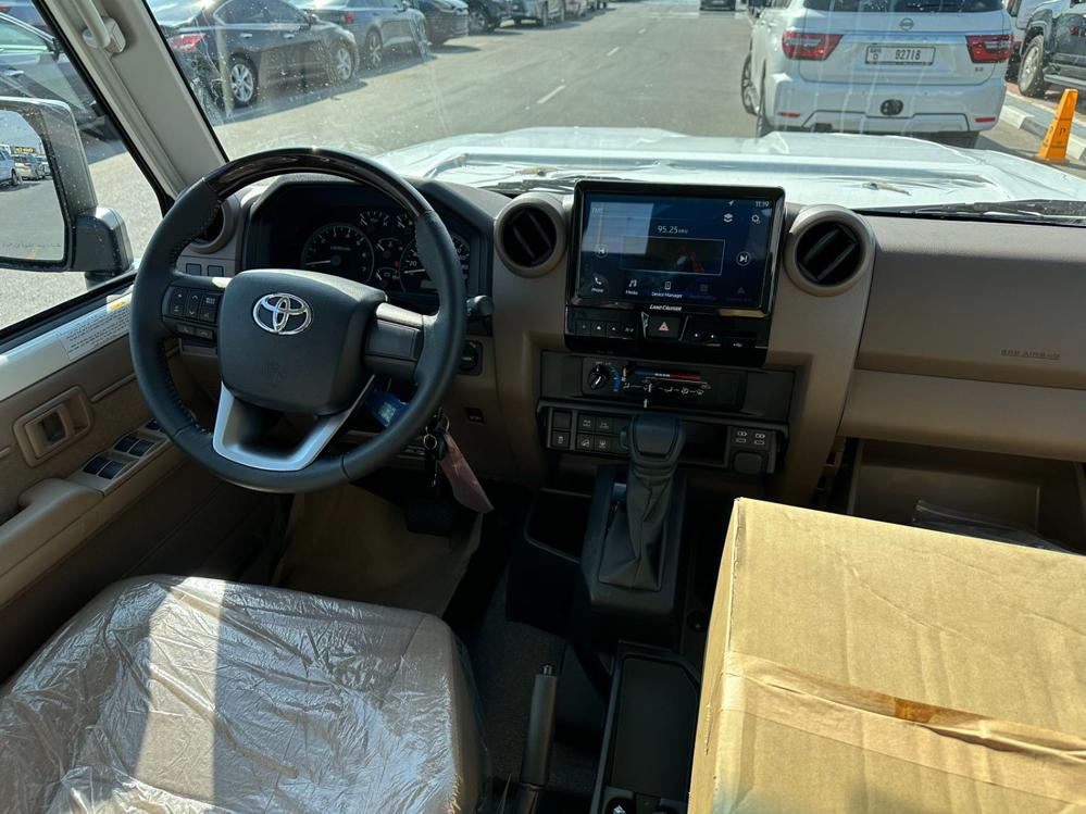 2024款丰田LC76 4.0L 自动