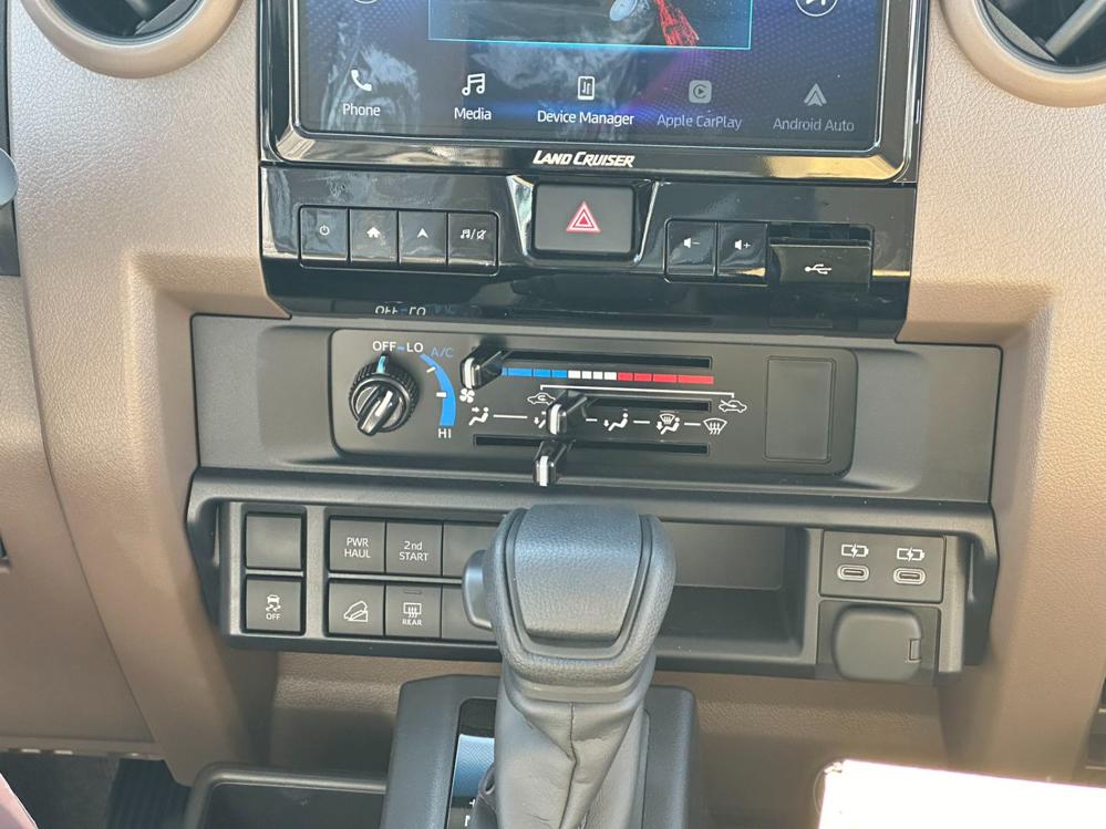 2024款丰田LC76 4.0L 自动