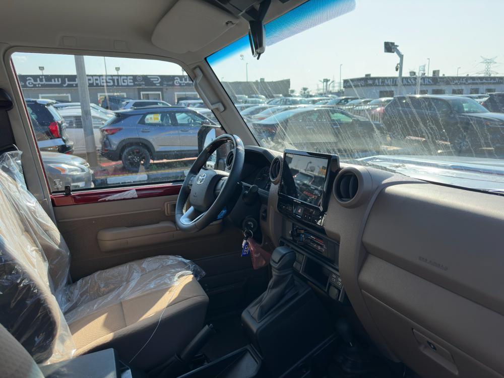 2024款丰田LC76 4.0L 自动