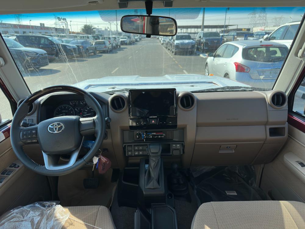 2024款丰田LC76 4.0L 自动