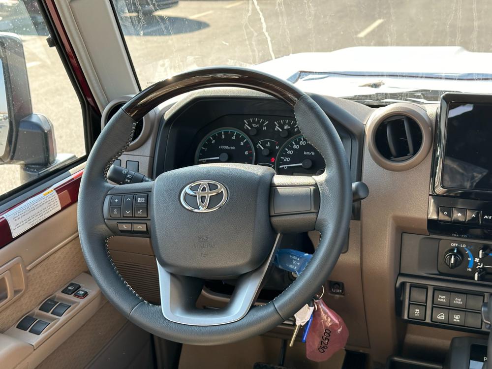 2024款丰田LC76 4.0L 自动