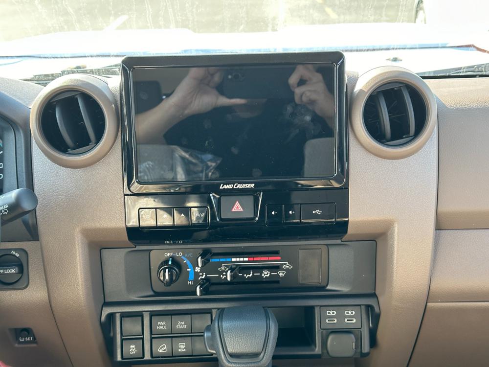 2024款丰田LC76 4.0L 自动