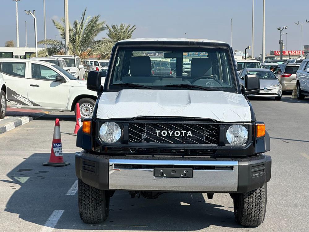 2024款丰田LC76 4.0L 自动