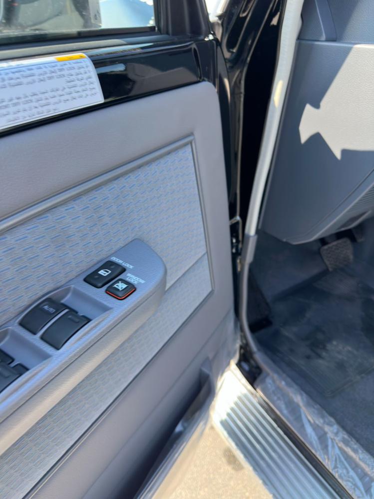 2024款丰田LC76 4.0L 自动