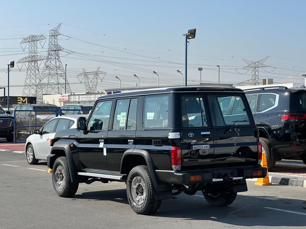 2024款丰田LC76 4.0L 自动