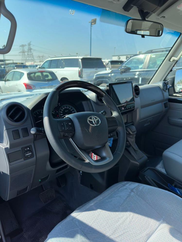 2024款丰田LC76 4.0L 自动