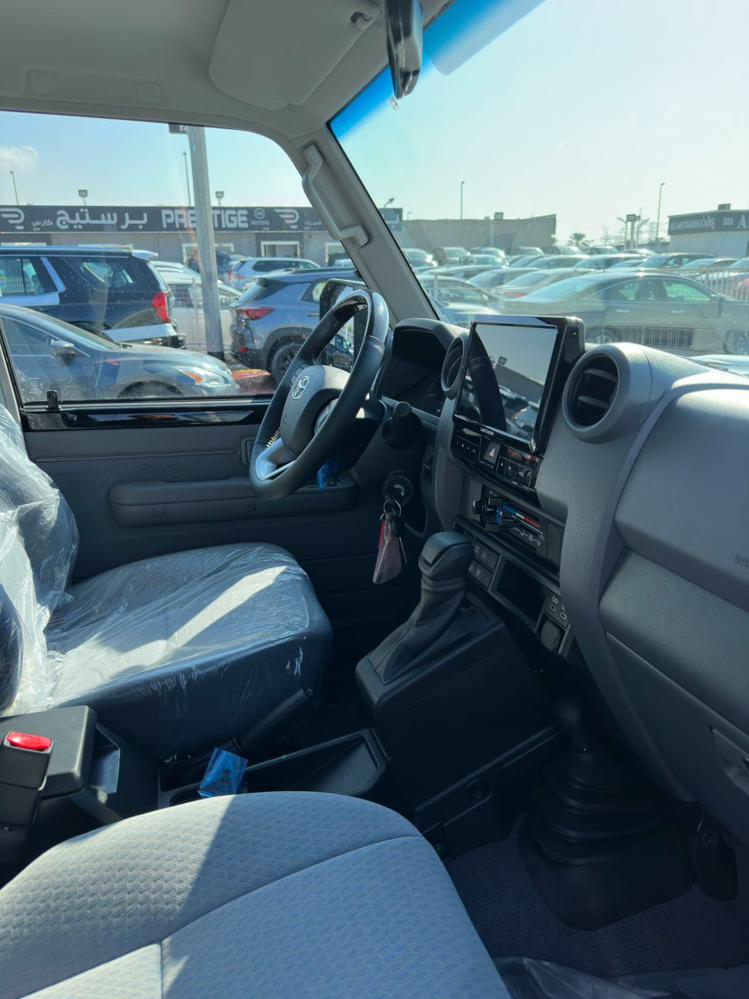 2024款丰田LC76 4.0L 自动