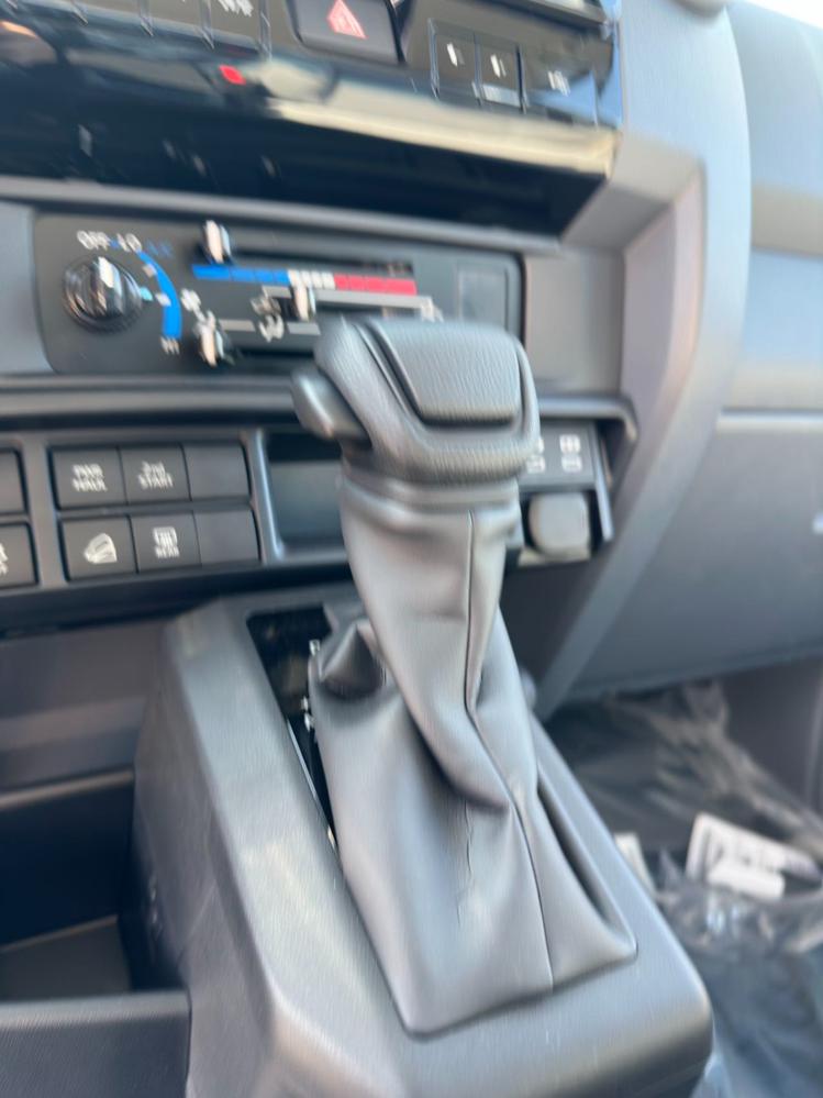 2024款丰田LC76 4.0L 自动