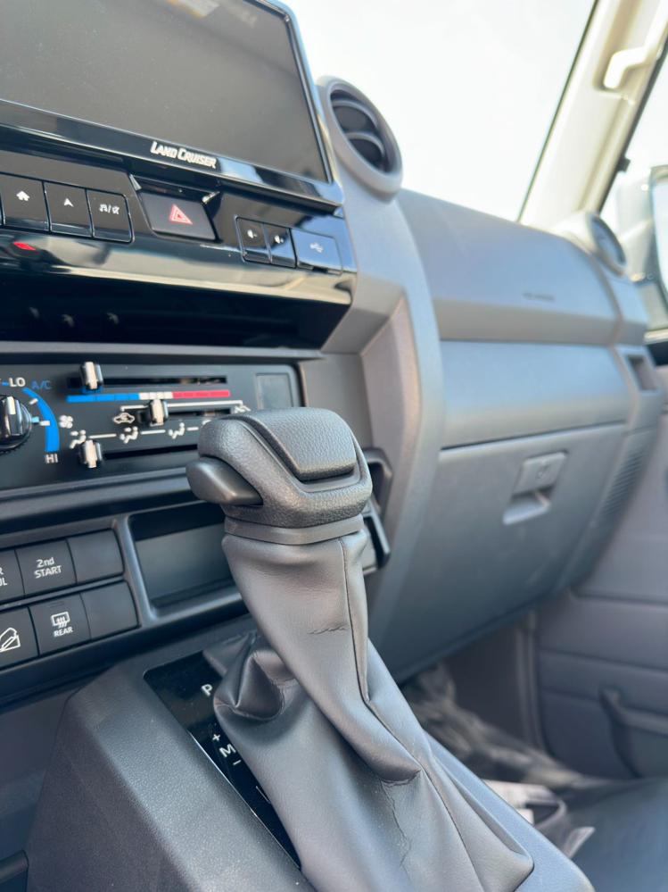 2024款丰田LC76 4.0L 自动