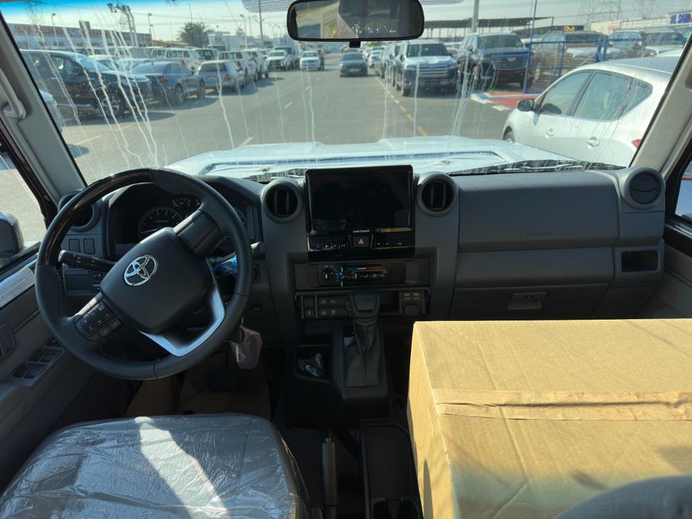 2024款丰田LC76 4.0L 自动