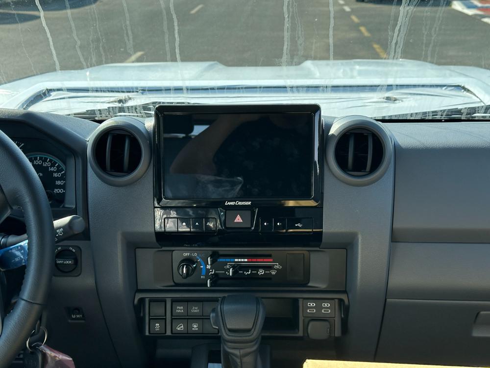 2024款丰田LC76 4.0L 自动