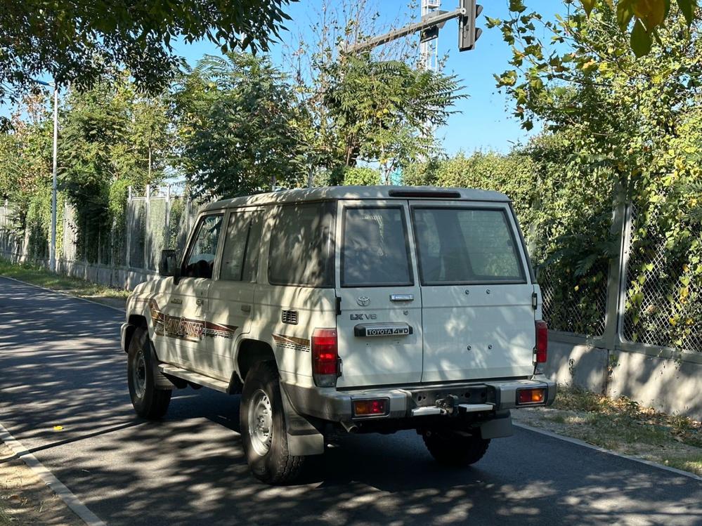 2023款丰田LC76 4.5t