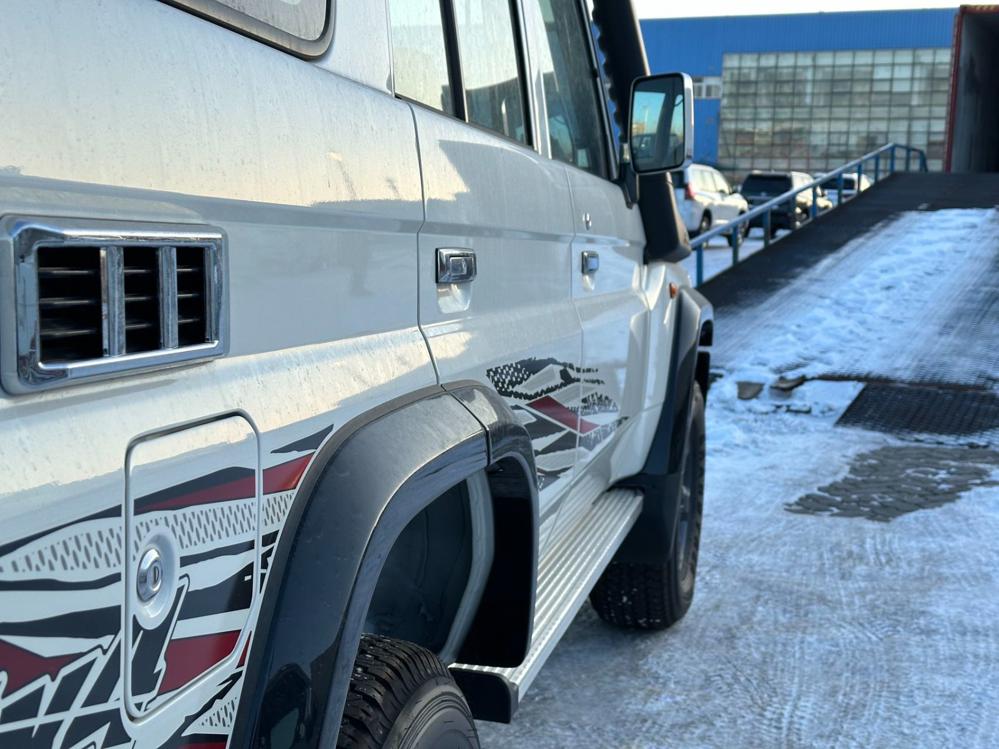 2023款丰田LC76 4.5t