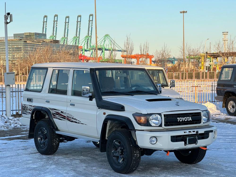 2023款丰田LC76 4.5t