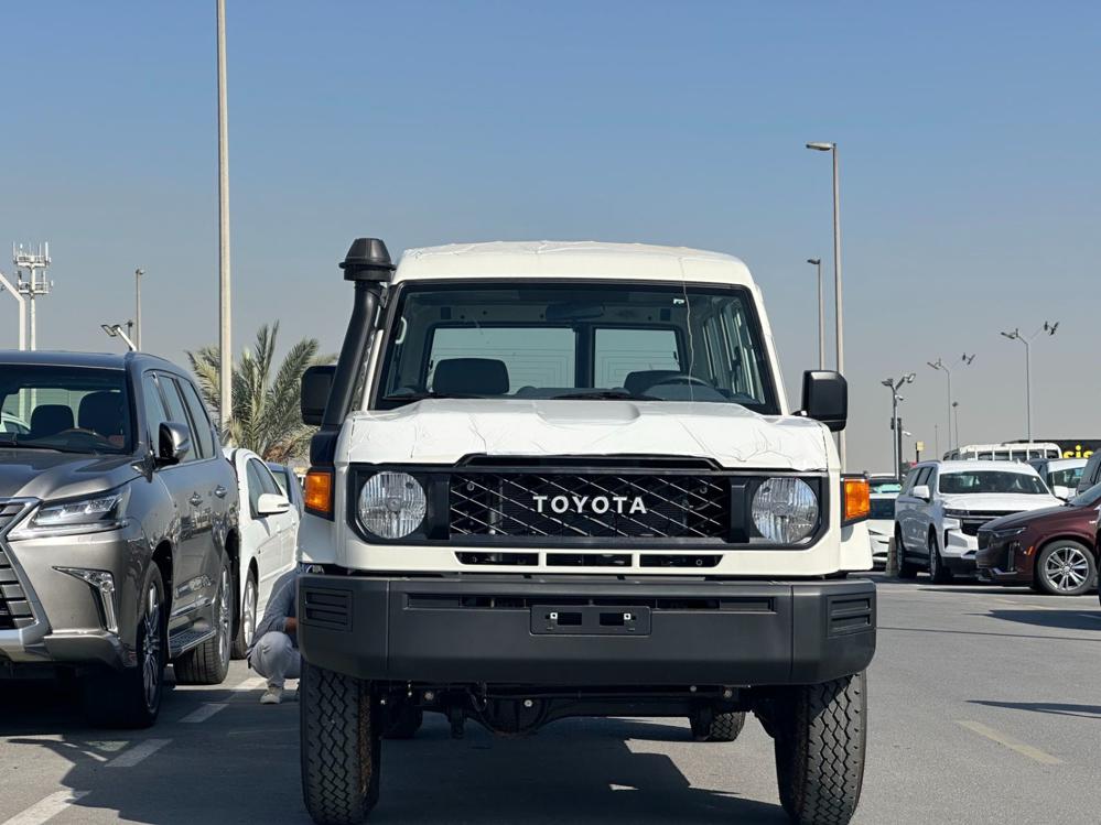 2024款丰田LC78 运兵车