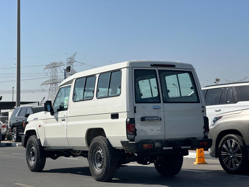 2024款丰田LC78 运兵车