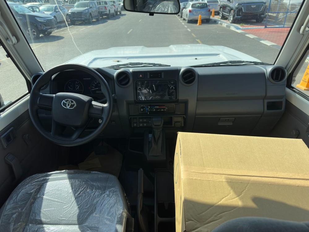 2024款丰田LC78 运兵车