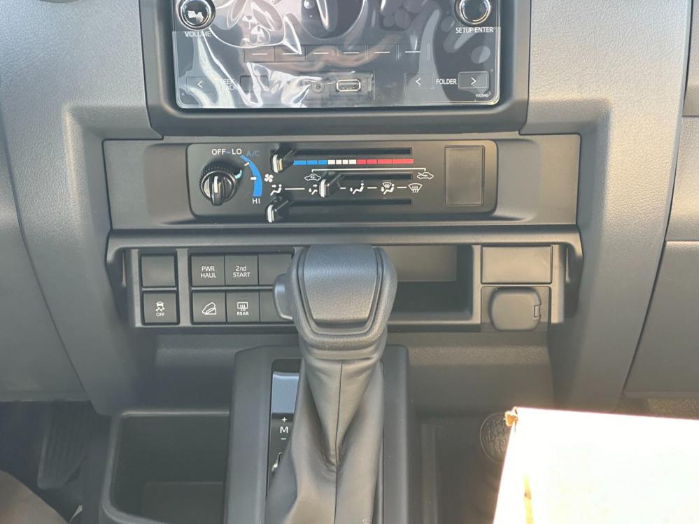 2024款丰田LC78 运兵车