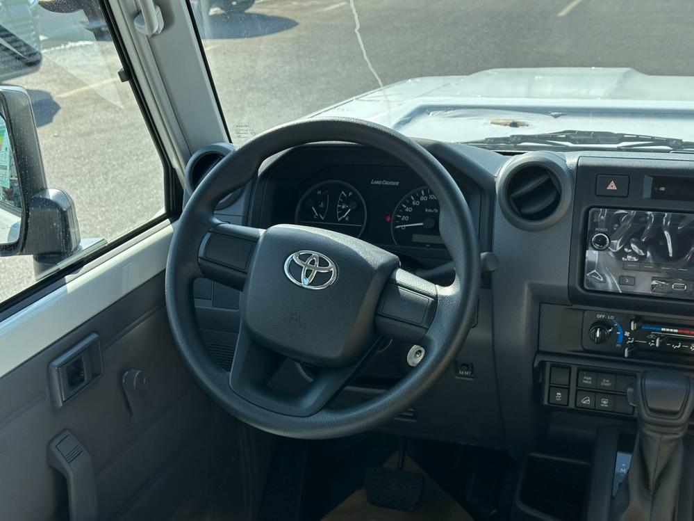 2024款丰田LC78 运兵车