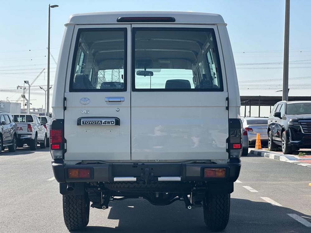 2024款丰田LC78 运兵车