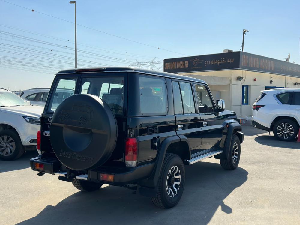 2024款丰田LC76 2.8T  柴油