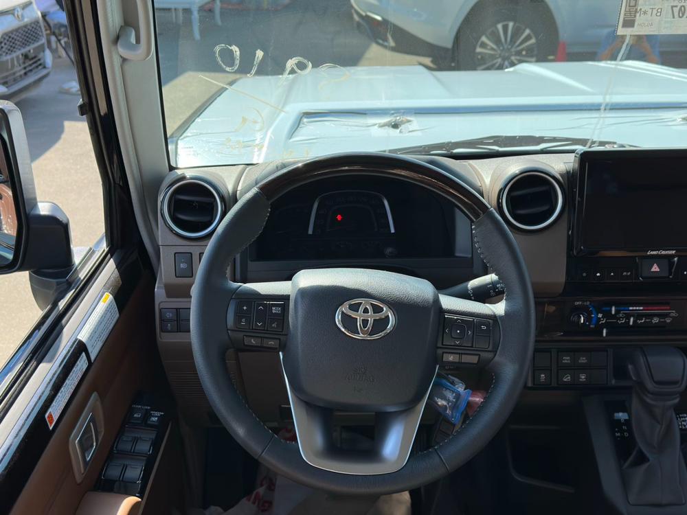 2024款丰田LC76 2.8T  柴油
