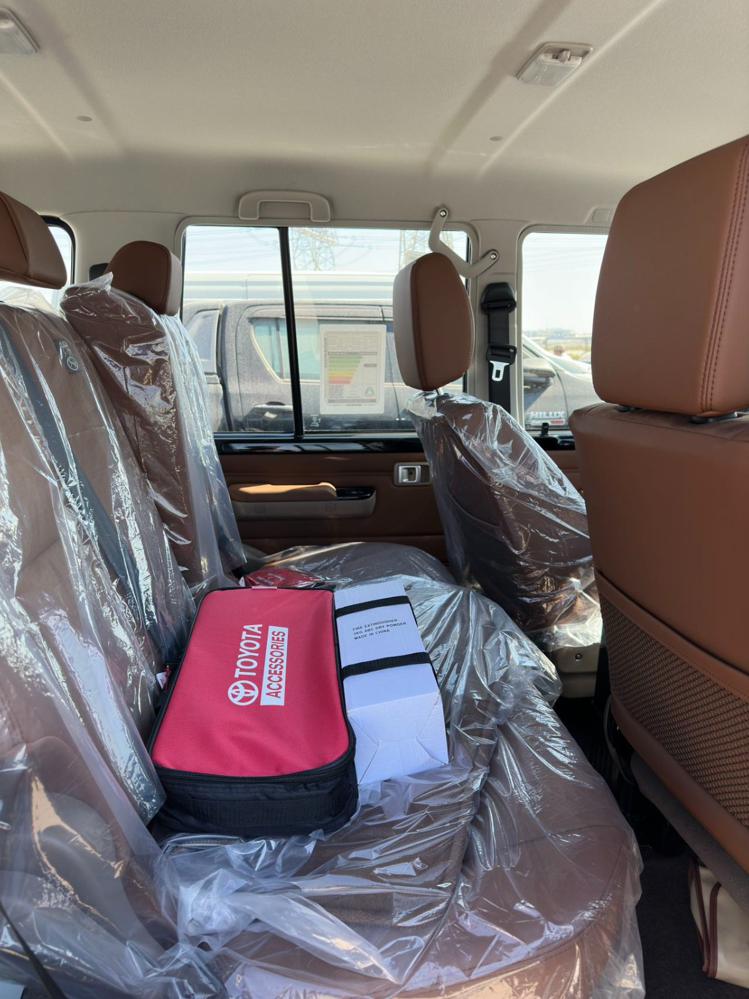 2024款丰田LC76 2.8T  柴油