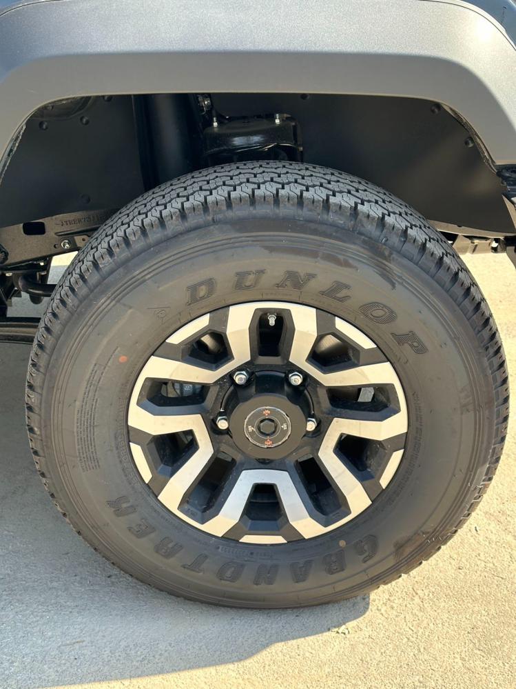 2024款丰田LC76 2.8T  柴油