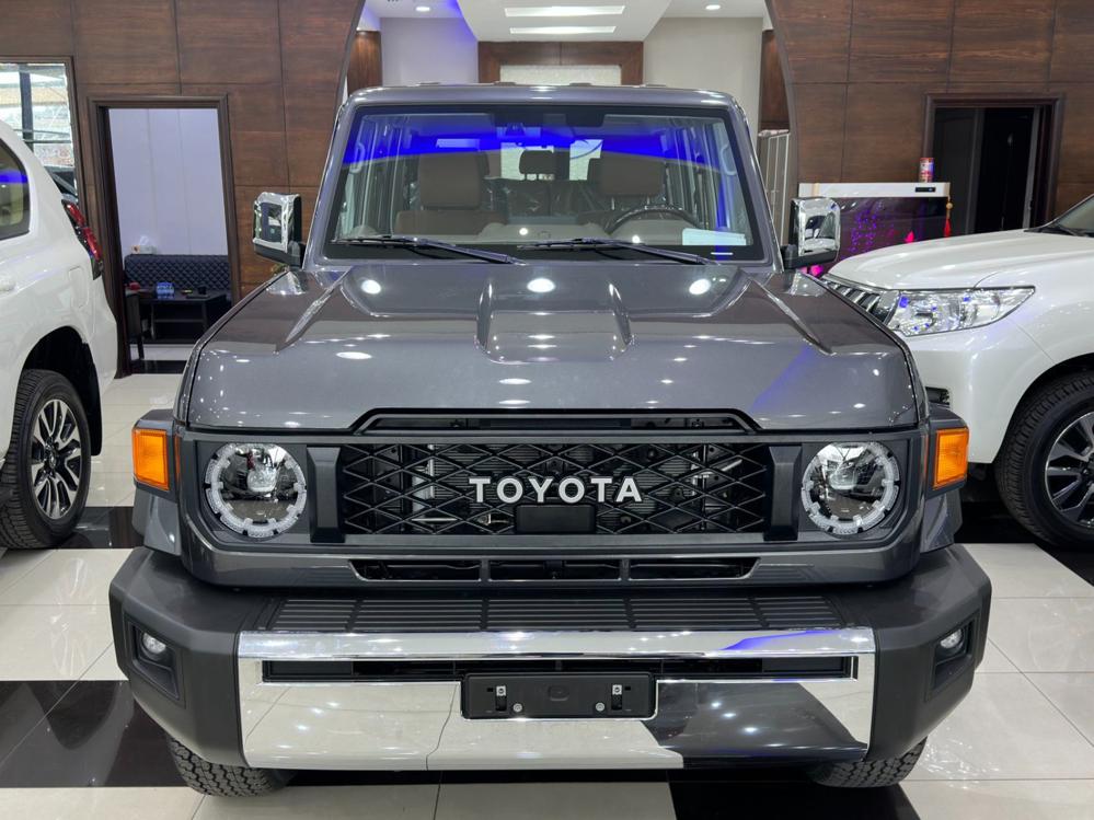 2024款丰田LC76 4.0L 自动