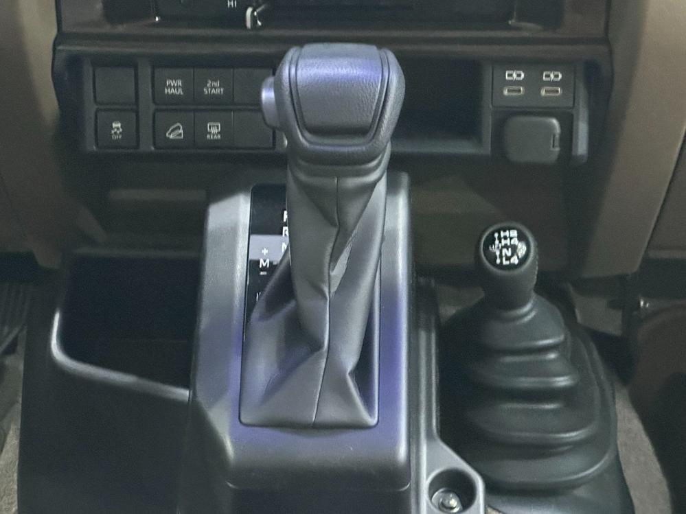 2024款丰田LC76 4.0L 自动