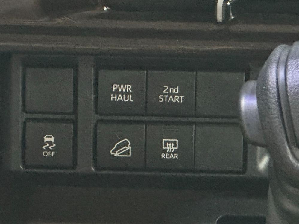 2024款丰田LC76 4.0L 自动